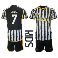 Camisa de time de futebol Juventus Federico Chiesa #7 Replicas 1º Equipamento Infantil 2023-24 Manga Curta (+ Calças curtas)